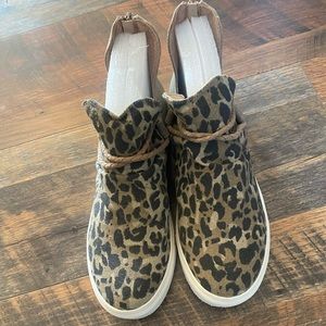 NIB Very G shoes. Size 8 1/2 leopard print.